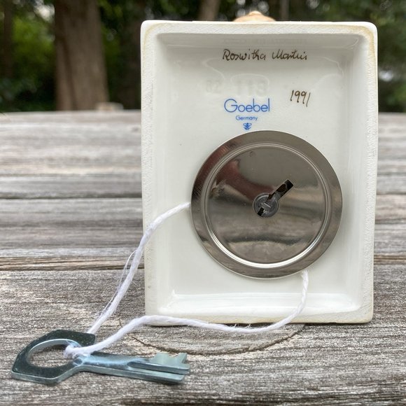 💯 Authentic Goebel Vintage Hummel "Little Thrifty" Bank with Key and Coin #184 - Picture 9 of 16